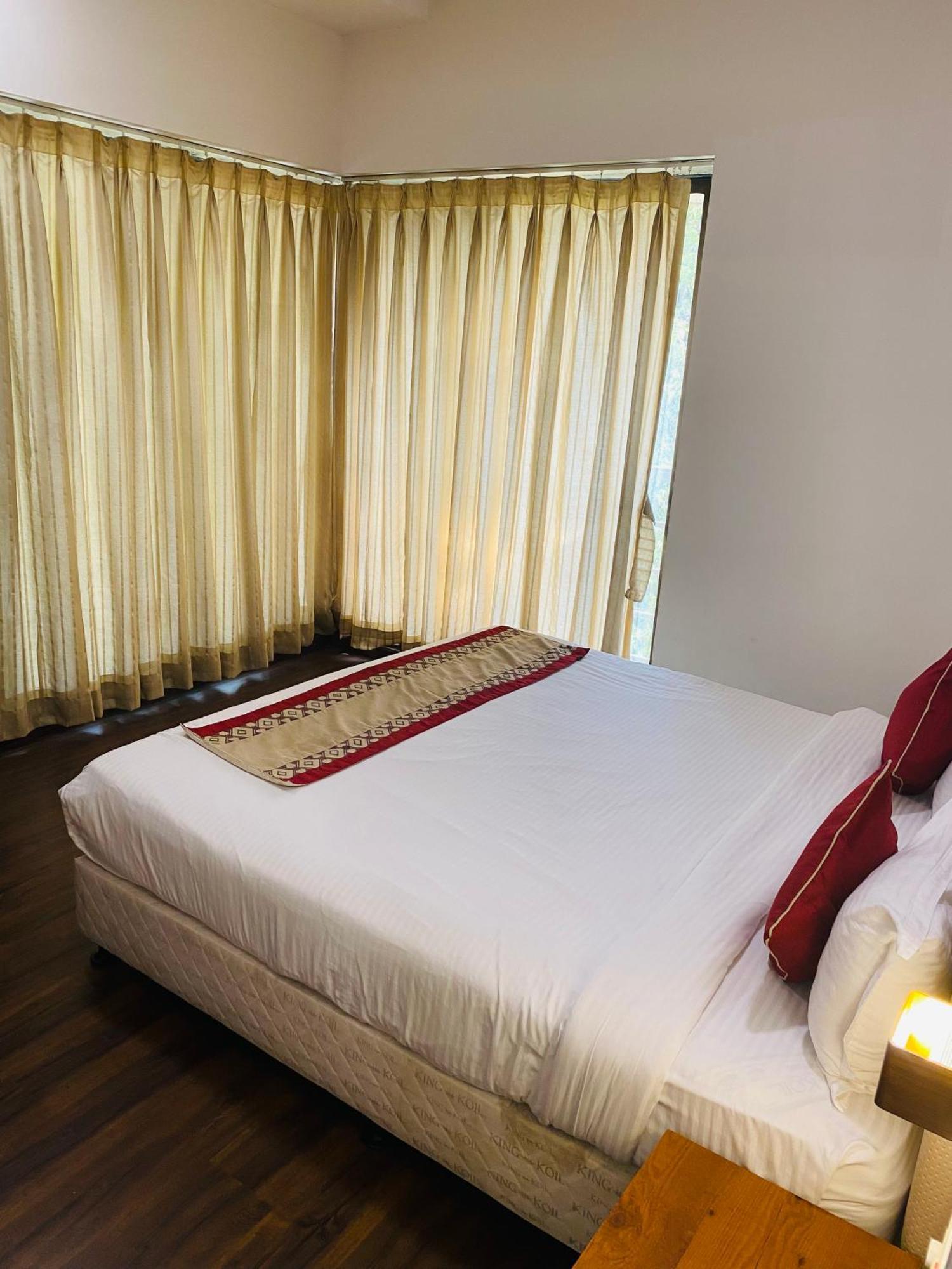 Mumbai House Luxury Apartments Santacruz East, 뭄바이 외부 사진