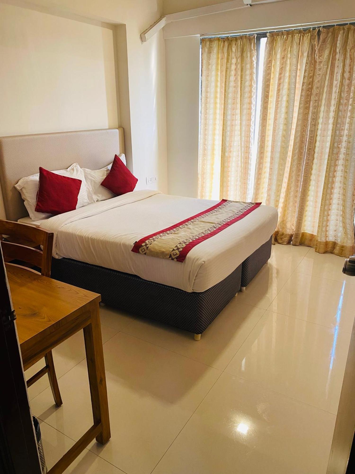 Mumbai House Luxury Apartments Santacruz East, 뭄바이 외부 사진
