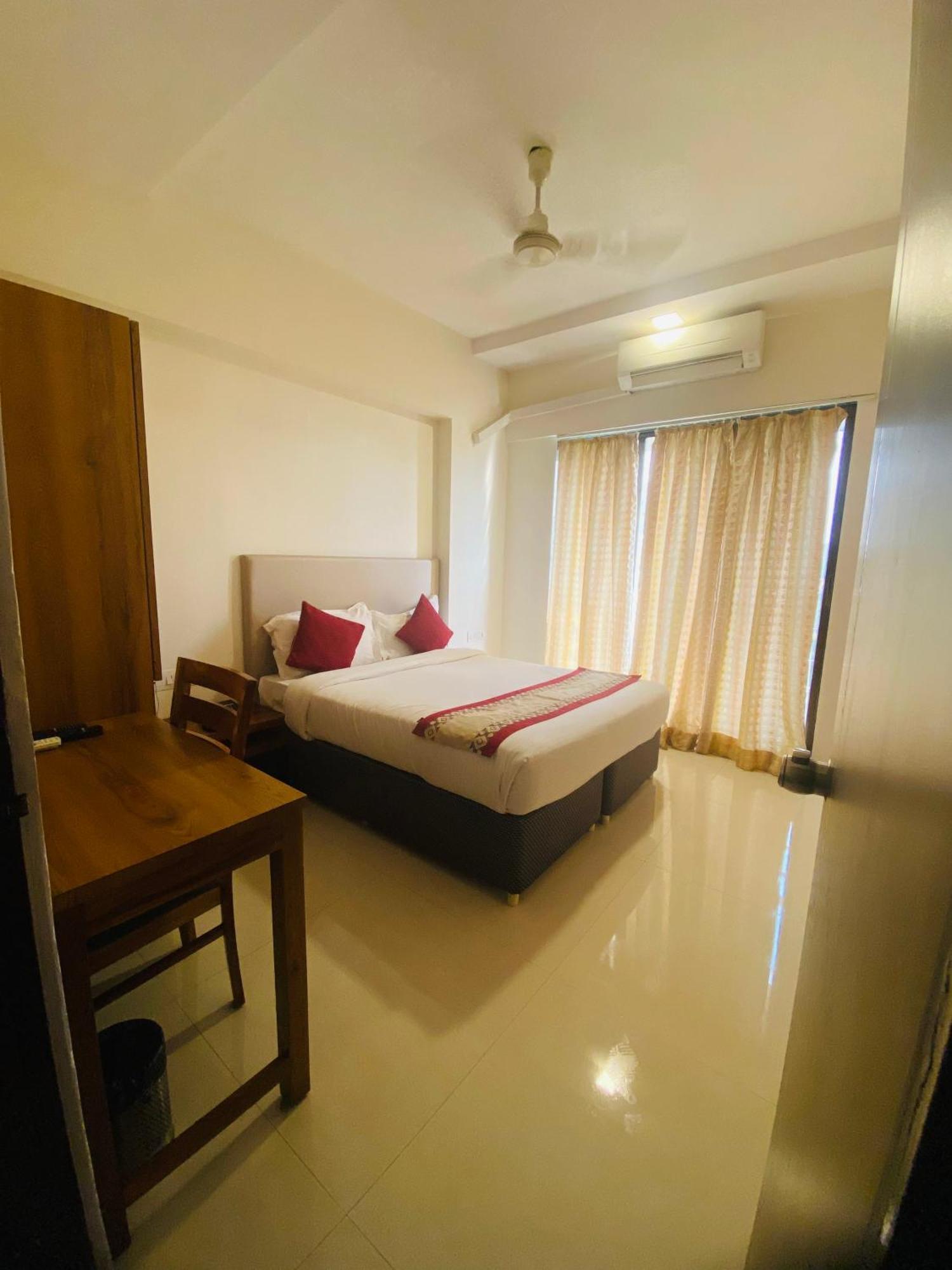 Mumbai House Luxury Apartments Santacruz East, 뭄바이 외부 사진
