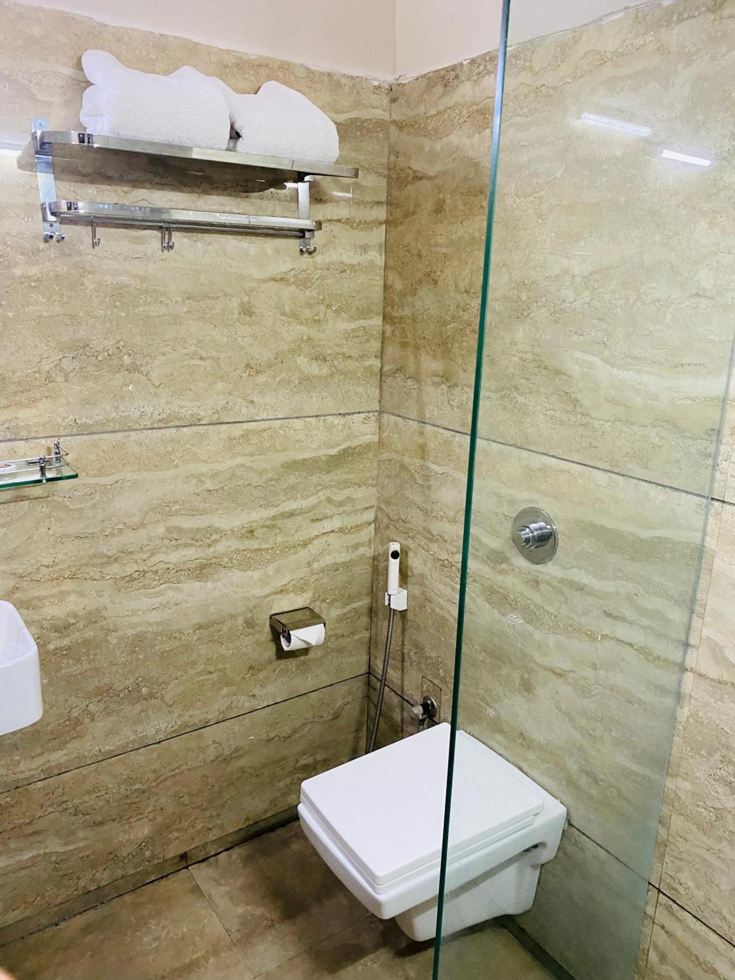 Mumbai House Luxury Apartments Santacruz East, 뭄바이 외부 사진