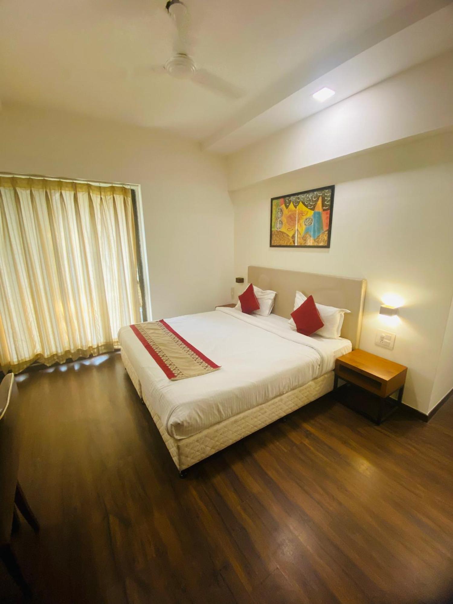 Mumbai House Luxury Apartments Santacruz East, 뭄바이 외부 사진