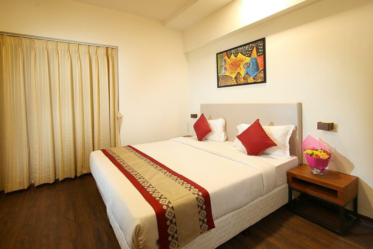 Mumbai House Luxury Apartments Santacruz East, 뭄바이 외부 사진