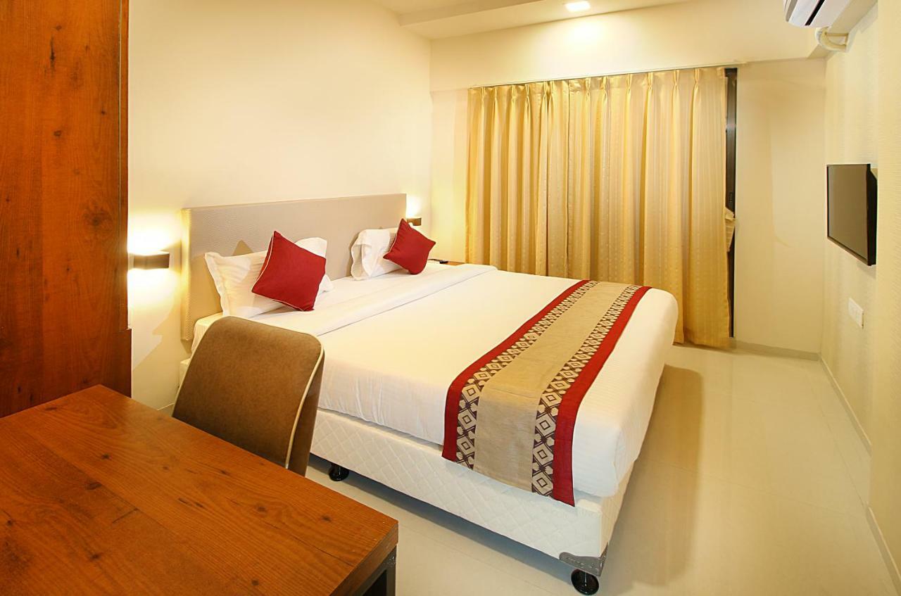 Mumbai House Luxury Apartments Santacruz East, 뭄바이 외부 사진