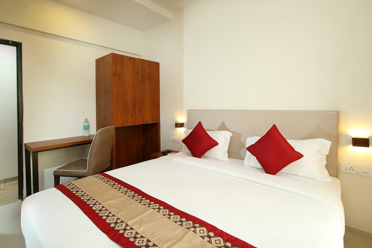 Mumbai House Luxury Apartments Santacruz East, 뭄바이 외부 사진